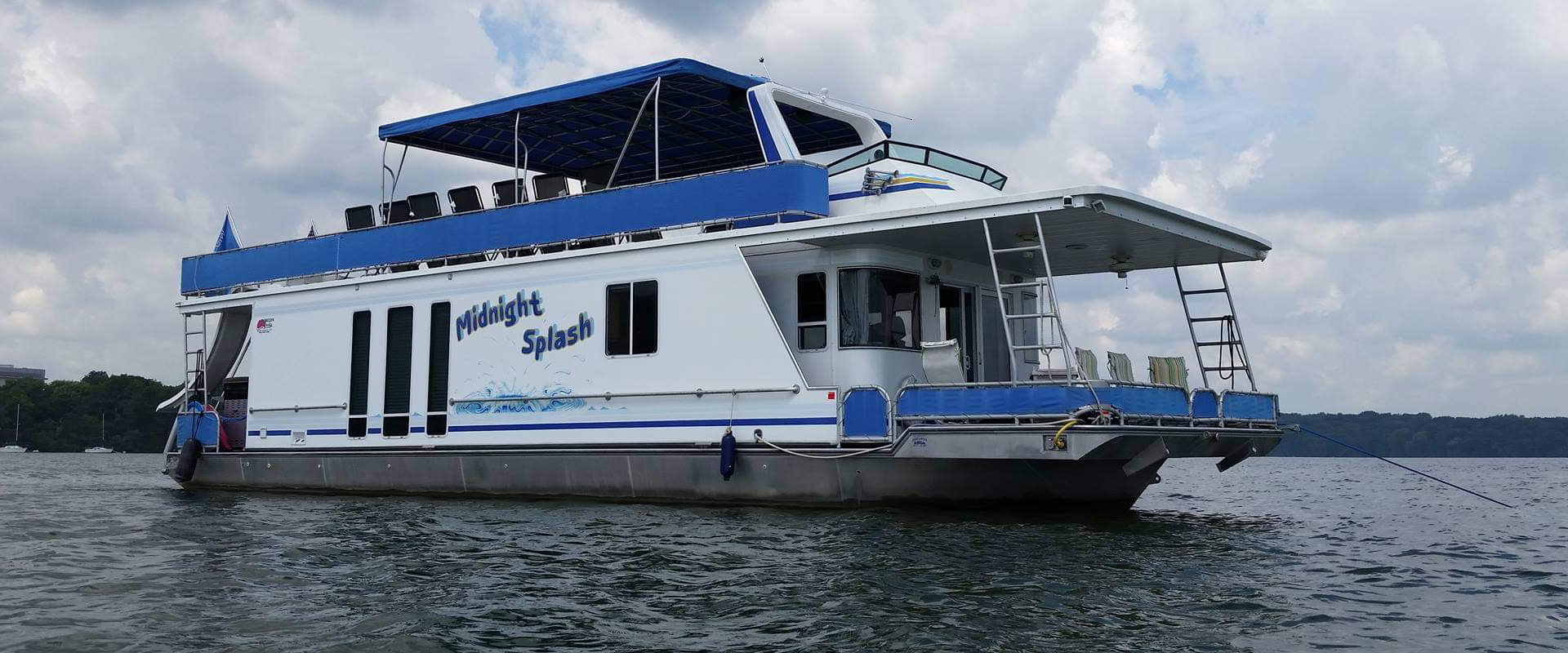 Badger Pontoon boat rental service company in Madison WI Badger